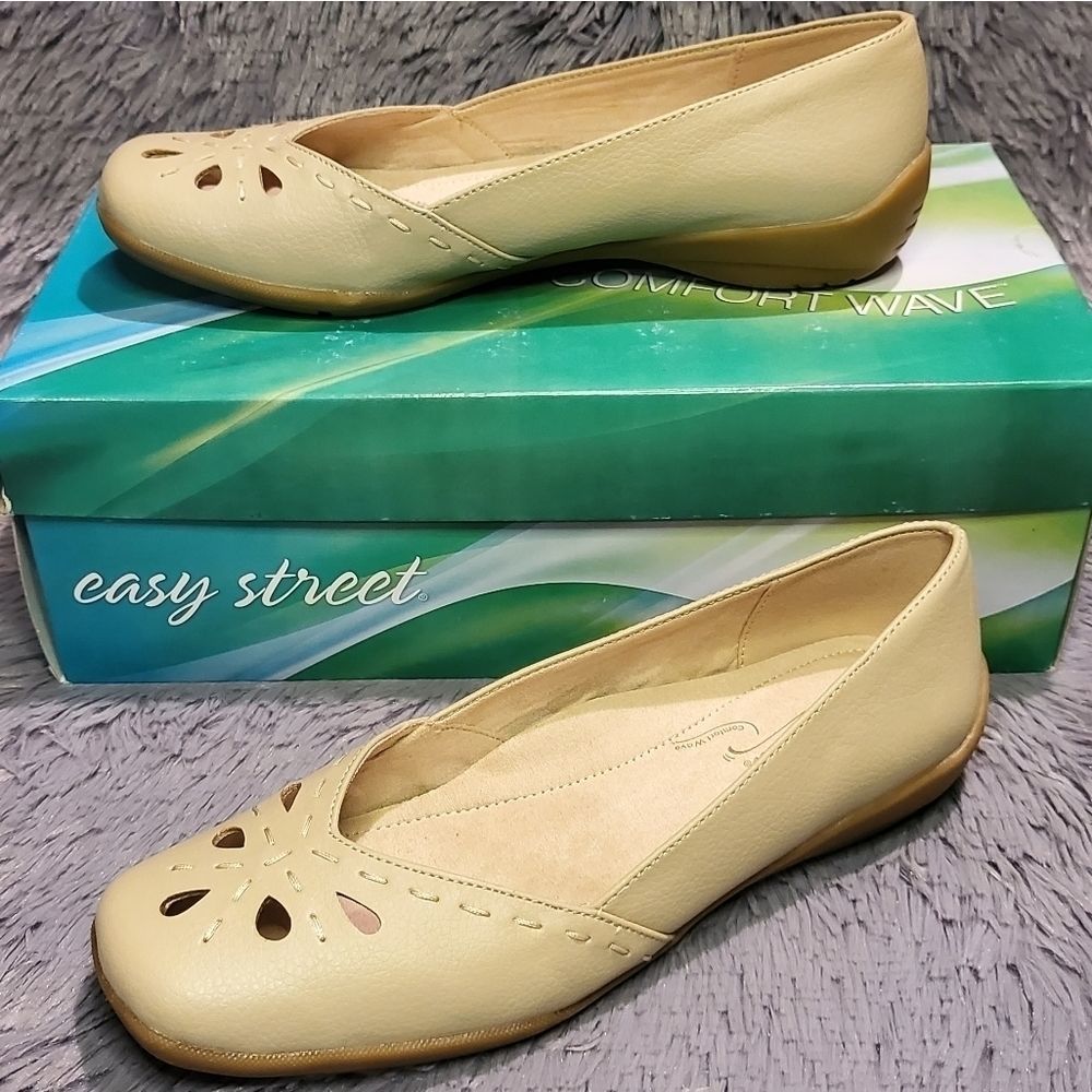 Easy Street Comfort Wave Nadine Leather Loafers